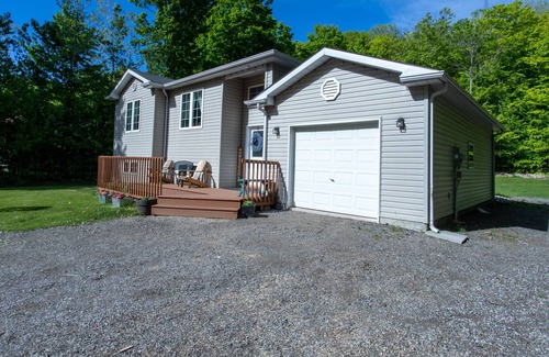 Tiny House | Beautiful View Cottage , hiking trails( Pet -friendly)