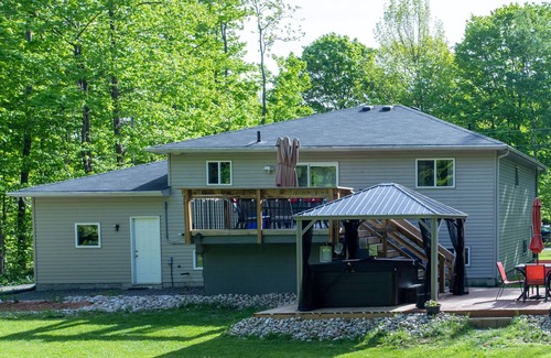 Tiny House | Beautiful View Cottage , hiking trails( Pet -friendly)