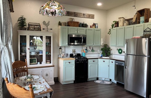 Palo Pinto County Cottage | Beautiful view! Minutes away from MW, PK Lake, Parks, Shopping & Restaurants!