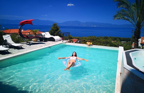 Theologos Apartment | Beautiful view of the sea and the mountains