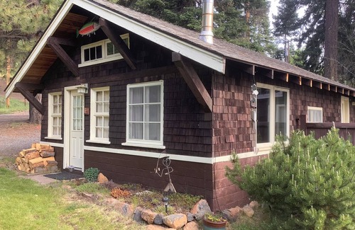 Downtown Klamath Falls Cabin | Beautiful view of the lake with patio and BBQ.