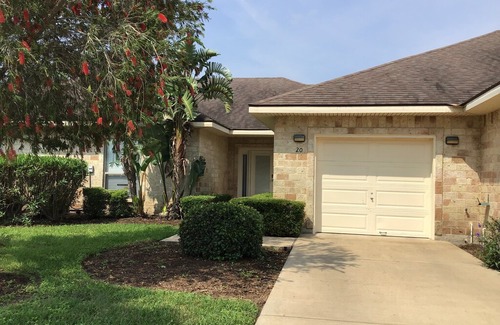Laguna Vista Villa | Beautiful View of the Pond-20GH