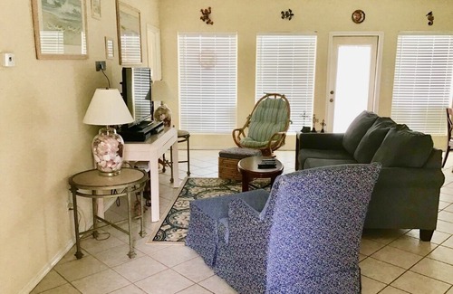 Laguna Vista Villa | Beautiful View of the Pond-20GH