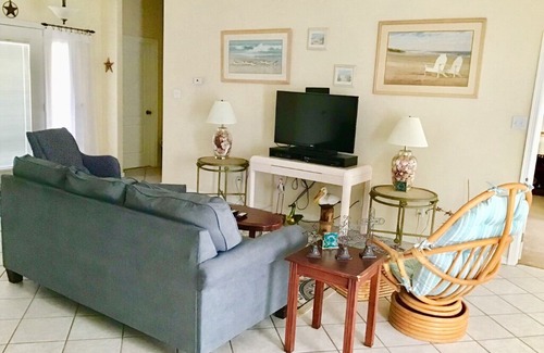 Laguna Vista Villa | Beautiful View of the Pond-20GH