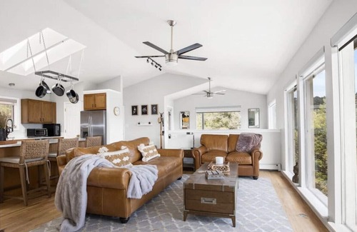 Richmond Hill Corridor House | Beautiful View Point Villa | Conifer, CO