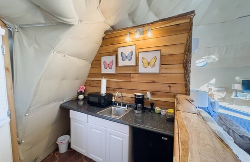 Sutton Apartment | Beautiful Views of the Elk River in the Walnut Glamping Dome!