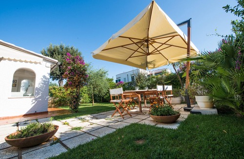 Colonia Elena Villa | Beautiful Villa 50mt from the sea