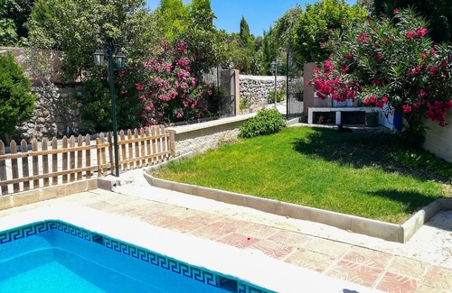 Montefrio Villa | Beautiful villa on private land with olive and fruit trees