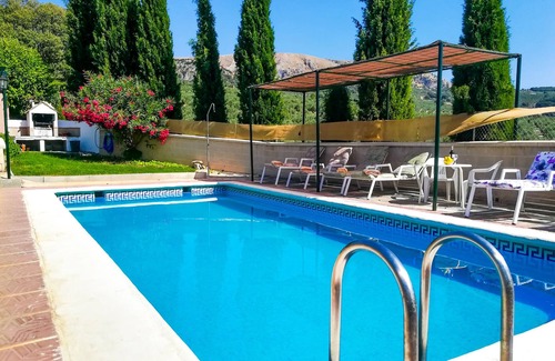 Montefrio Villa | Beautiful villa on private land with olive and fruit trees