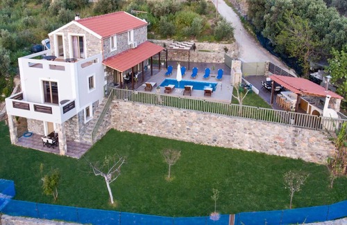 Platanias Villa | Beautiful Villa, 4 BD, 3 BA, private pool