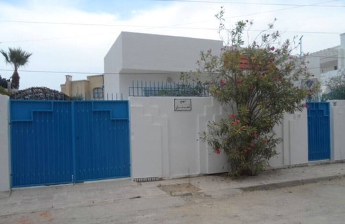 Tunis Centre Villa | Beautiful villa 5 minutes walk to the beachideal for adults and children.