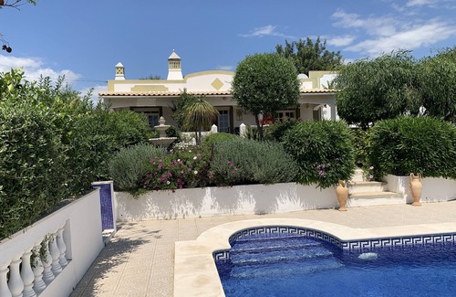 Alcantarilha Villa | Beautiful villa amidst the oranges with delightful private pool and gardens!