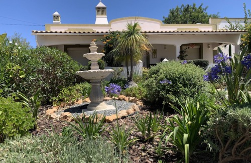 Alcantarilha Villa | Beautiful villa amidst the oranges with delightful private pool and gardens!