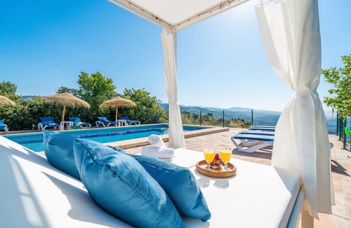 Cutar Villa | Beautiful Villa Botin, 9 Pers, Heated pool, Wifi, BBQ,Petfriendly, magnific view