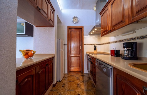 Arico Ski Chalet | Beautiful Villa Duque with Pool & Parking Poris de Abona