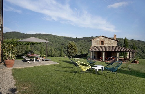 Gaiole in Chianti Villa | Beautiful villa for 16 people with private pool, A/C, WIFI, TV, patio, panoramic view and parking