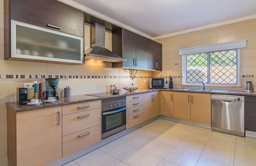 Monte Raposo House | Beautiful villa for 6 guests with pool, WIFI, A/C, TV, terrace and panoramic view