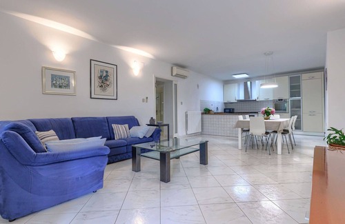 Topid House | Beautiful villa for 6 guests with private pool, WIFI, A/C, TV and terrace