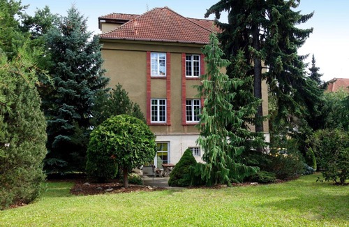 Prague 10 Villa | Beautiful villa for 8 guests with WIFI, hot tub, TV and pets allowed