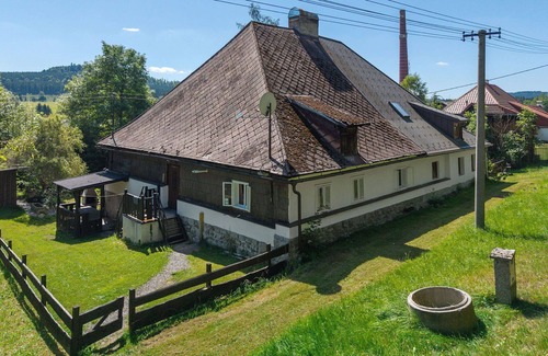 Lenora House | Beautiful villa for 11 guests with TV, patio and pets allowed