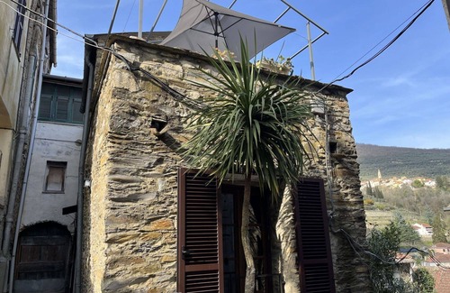 Borgomaro House | Beautiful villa for 2 guests with WIFI, TV, terrace and parking