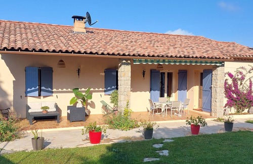 Tanneron House | Beautiful villa for rent in a green setting