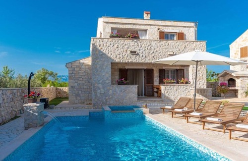 Privlaka Cabin | Beautiful Villa in Privlaka with a heated swimming pool, jacuzzi and sauna