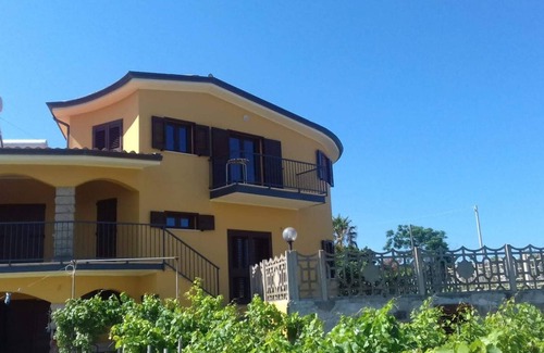 Magomadas Apartment | Beautiful villa in the middle vineyard.
