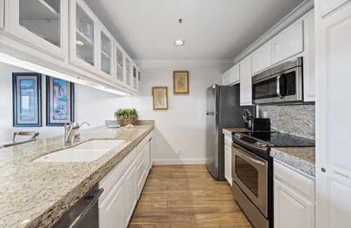 Avalon Condo | Beautiful Villa, OCEAN VIEWS, NO STEPS, Golf Cart