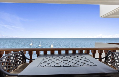 Avalon Condo | Beautiful Villa, OCEAN VIEWS, NO STEPS, Golf Cart