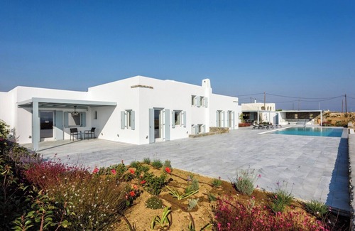 Paros Villa | Beautiful Villa on the Dreamy Island of Paros