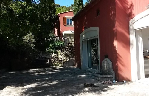 Les Trois Lucs House | BEAUTIFUL VILLA pool, jacuzzi, garden calm Raised, In Marseille Doors