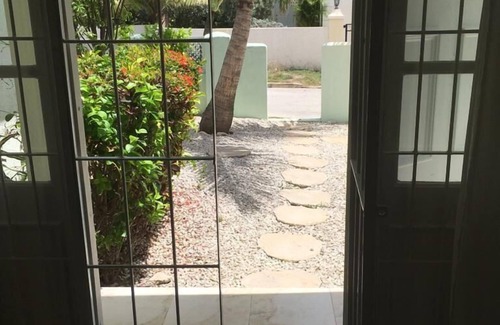 Apple Hall House | Beautiful Villa,Private Pool, Sun Terraces,Garden,Hi Speed Wi Fi, steps to beach