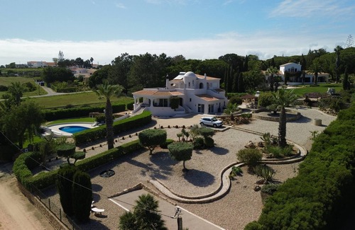 Lagoa e Carvoeiro House | Beautiful Villa, seaview, pool, babypool, biggarden, Pentaque/Badminton/pingpong