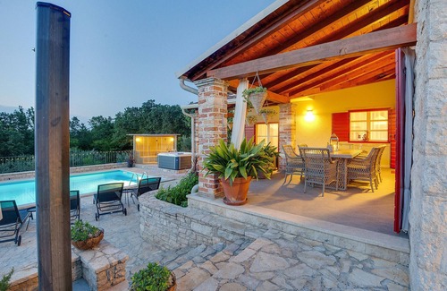 Montizana Villa | Beautiful villa Stupenda with whirlpool in Porec