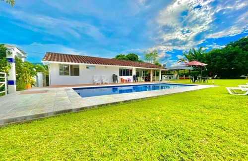 Palestina Villa | Beautiful Villa with 6Brd in Santagueda