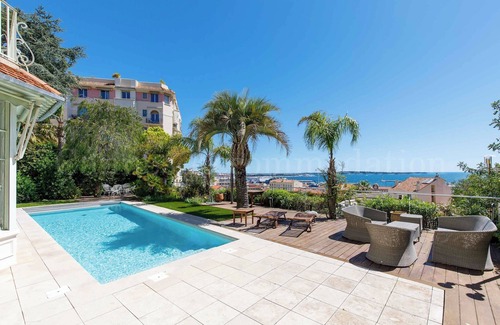Riou - Petit Juas - Av de Grasse Villa | Beautiful Villa with exceptional view over the bay of Cannes
