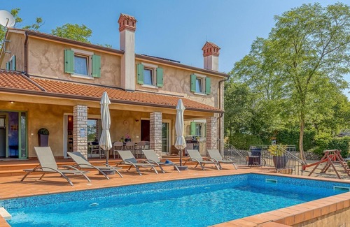 Lupoglav Cabin | Beautiful villa with swimming pool surrounded by a natural fence