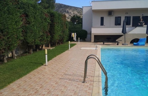 Schinias Villa | Beautiful villa with large pool near the beach
