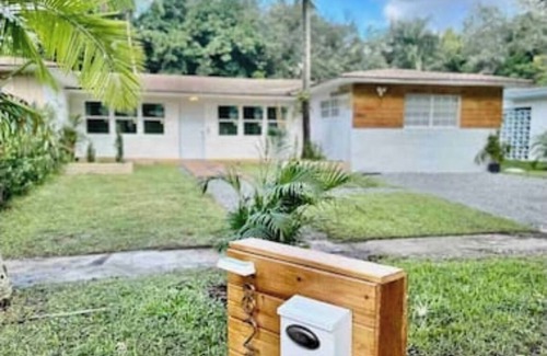 Golden Glades House | Beautiful Villa with Pool in awesome Miami!