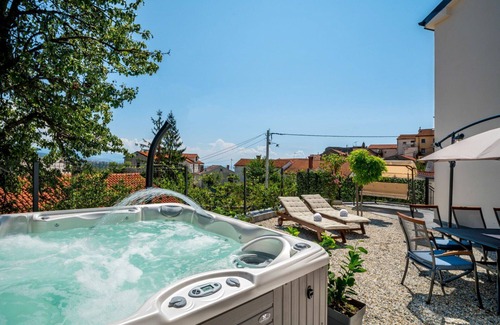 Kastav House | Beautiful villa with private pool, A/C, WIFI, TV, terrace, pets allowed, panoramic view and par.