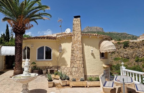 La Canuta Ski Chalet | BEAUTIFUL VILLA WITH VIEWS OF THE SEA AND THE MOUNTAINS.nWITH WELLCOME PACK!