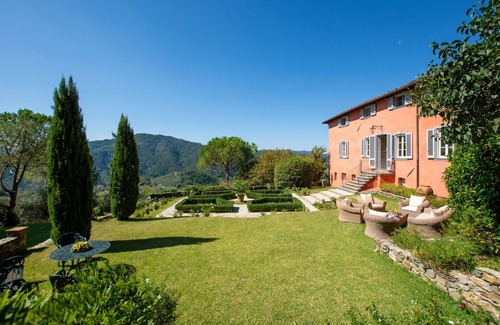 Lucca Villa | Beautiful villa with WIFI, private pool, A/C, TV, terrace and panoramic view, close to Lucca