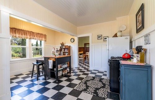 Ukiah Other | Beautiful Vineyard Farmhouse