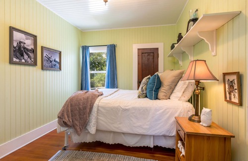 Ukiah Other | Beautiful Vineyard Farmhouse