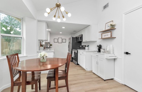 Spring Branch Central House | Beautiful VRBO Listing in Spring Branch