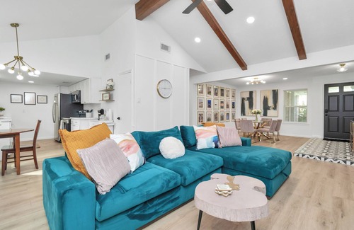 Spring Branch Central House | Beautiful VRBO Listing in Spring Branch