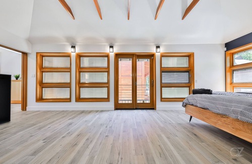 Saint Come Ski Chalet | Beautiful waterfront cottage, with fireplace and spa.