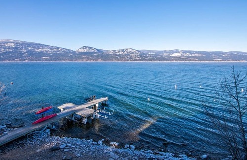 Vernon House | Beautiful Waterfront Executive House