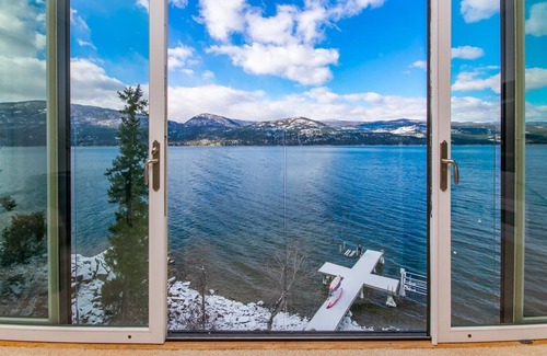 Vernon House | Beautiful Waterfront Executive House